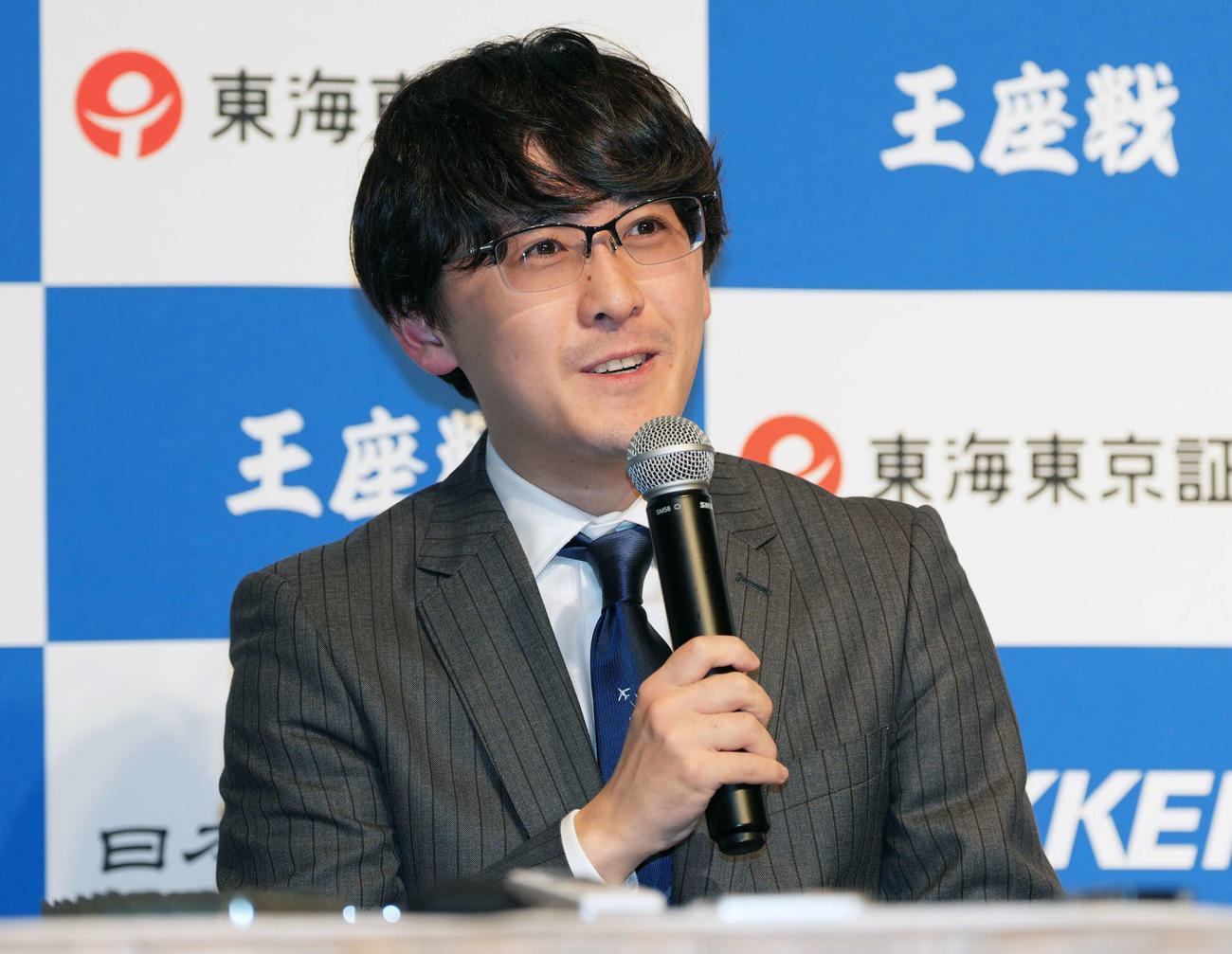 初の王座獲得から一夜明け会見する伊藤匠王座（撮影・小島史椰）