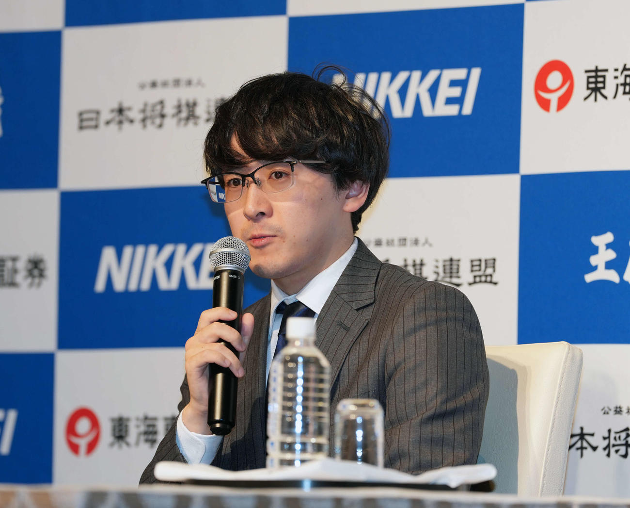 初の王座獲得から一夜明け会見する伊藤匠王座（撮影・小島史椰）