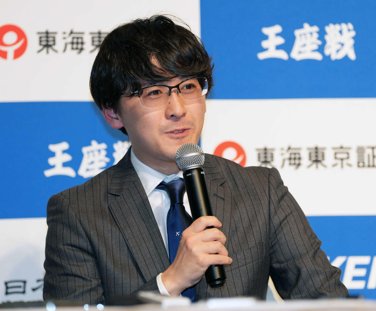 初の王座獲得から一夜明け会見する伊藤匠王座（撮影・小島史椰）