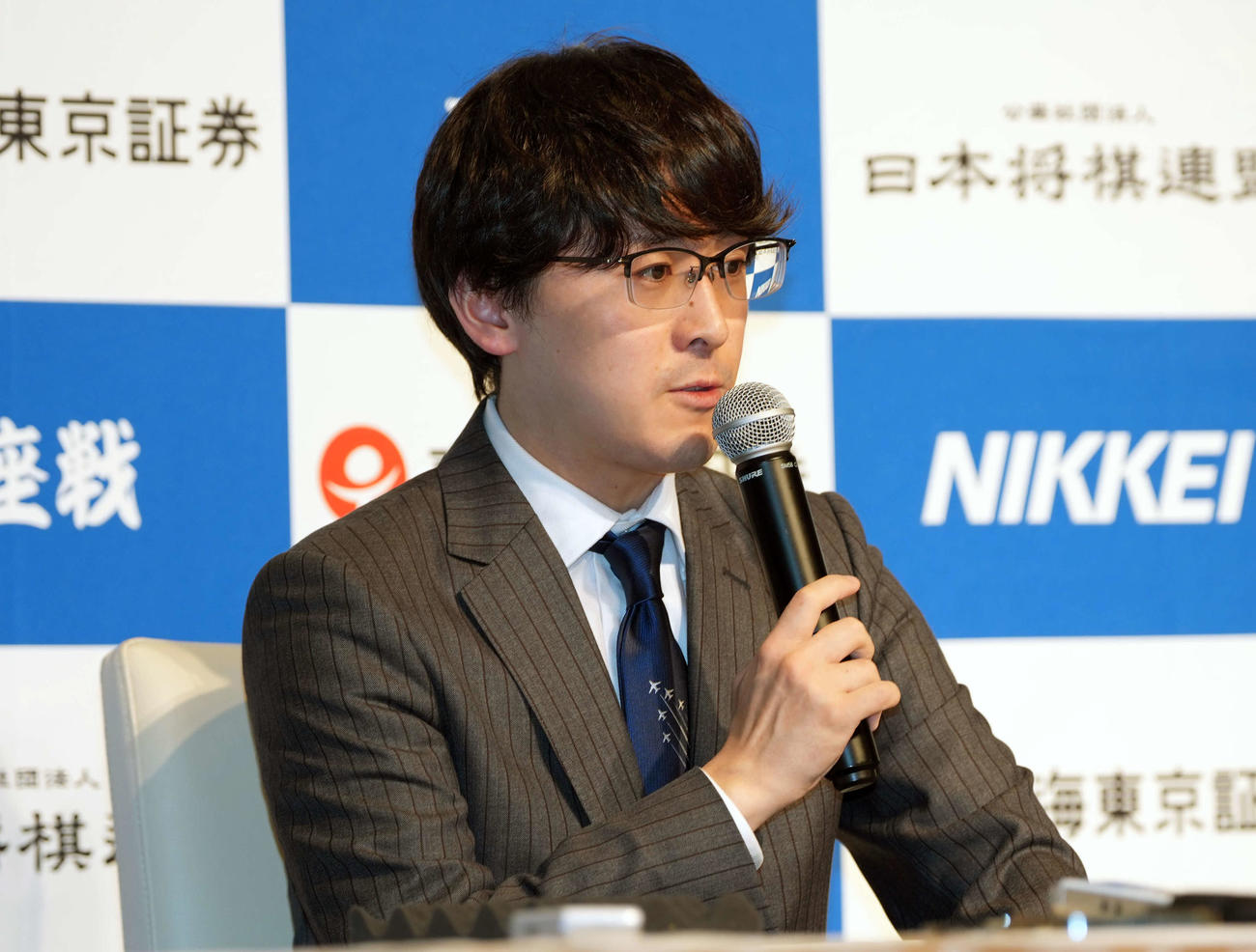 初の王座獲得から一夜明け会見する伊藤匠王座（撮影・小島史椰）