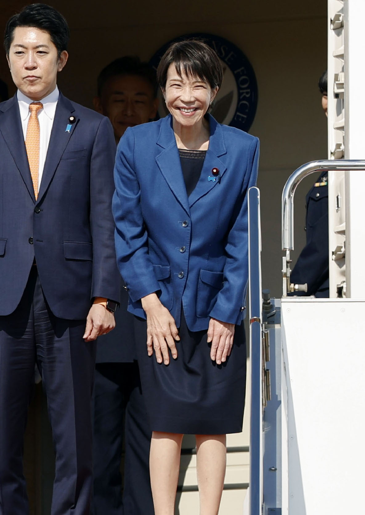 APEC首脳会議出席のため、羽田空港を出発する高市首相＝30日午後（共同）