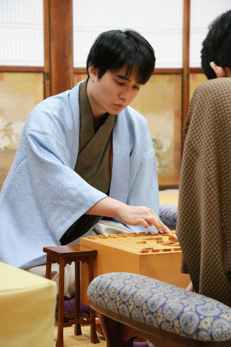 第3局で1勝返したい挑戦者の佐々木勇気八段（日本将棋連盟提供）