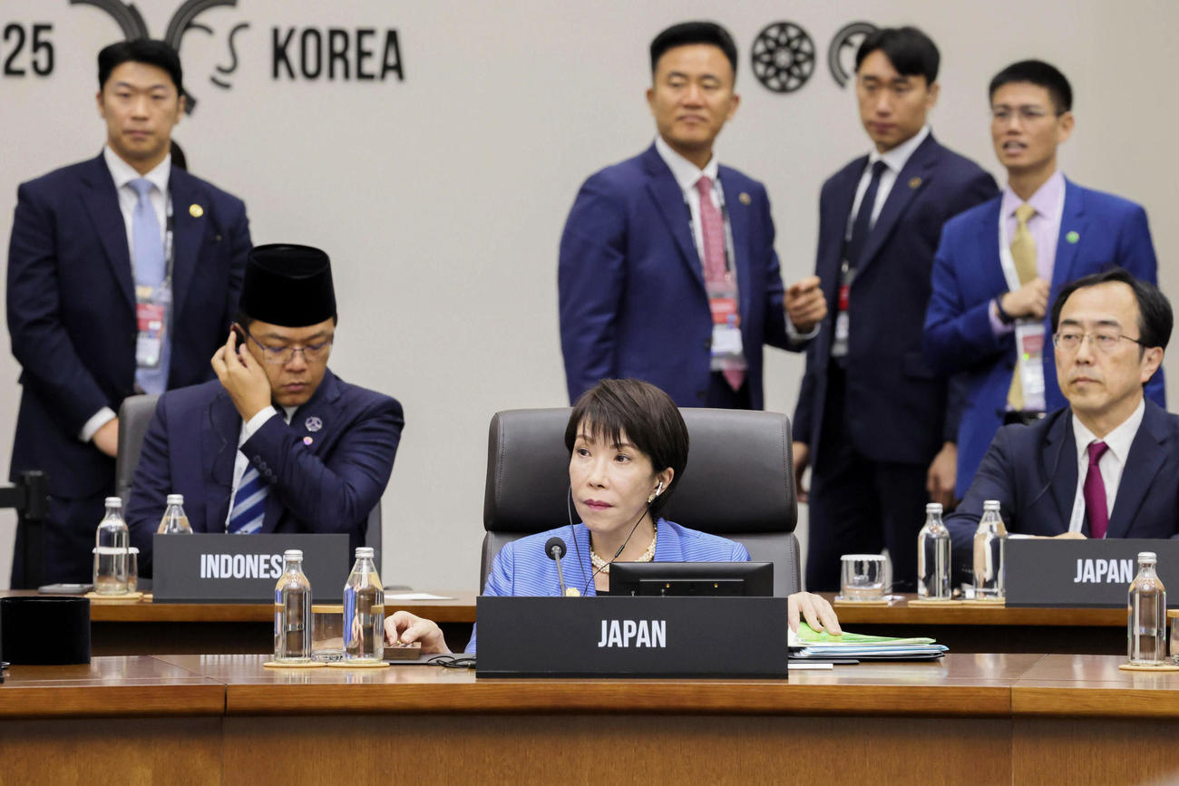 APEC首脳会議2日目の討議に臨む高市首相（内閣広報室提供・共同）