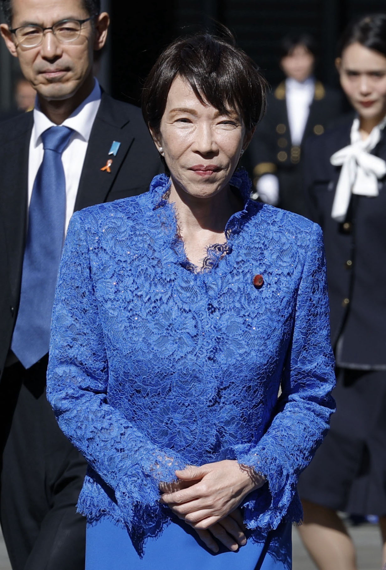 文化勲章の親授式後、記念撮影に臨む高市首相（共同）