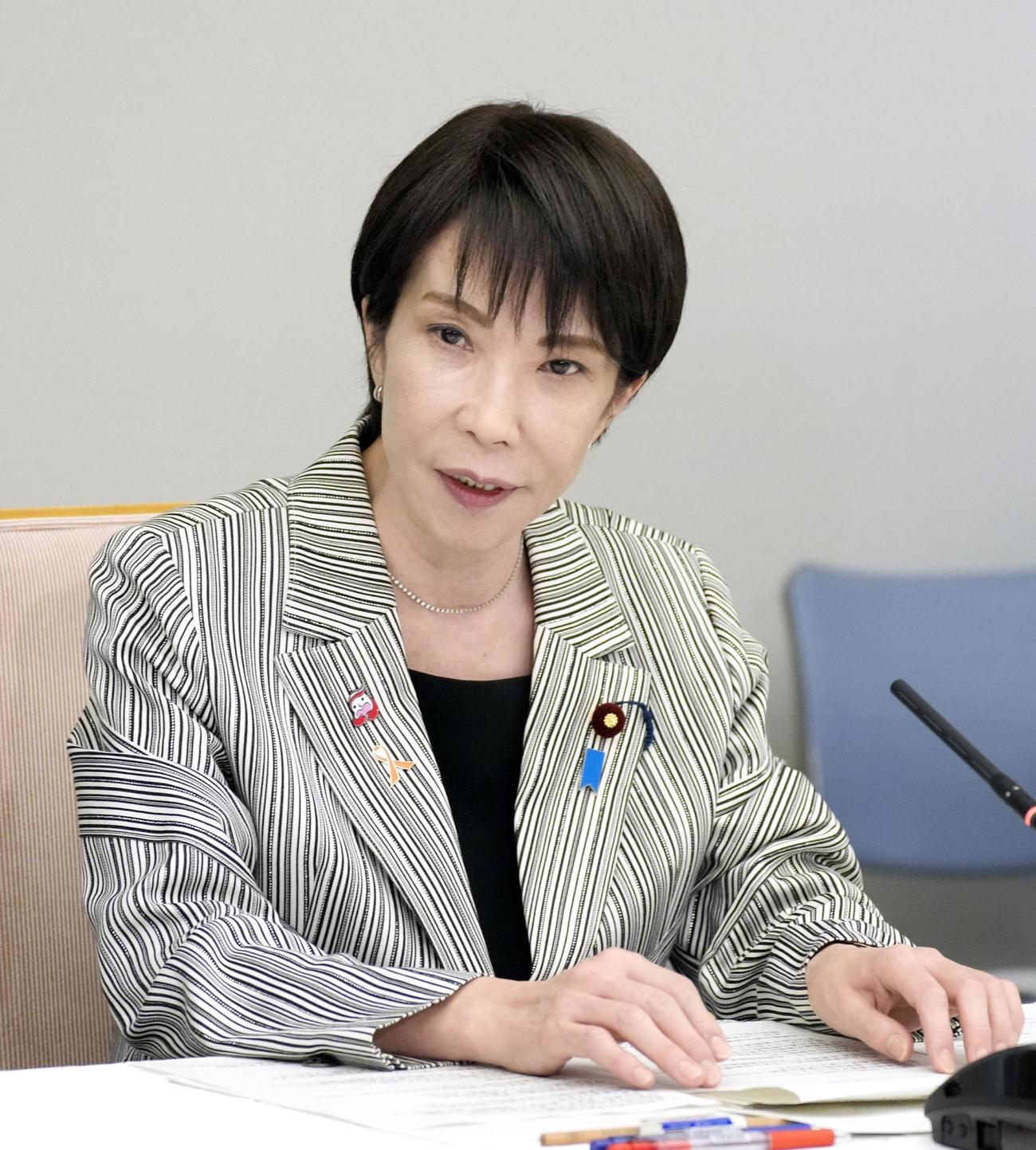 「日本成長戦略本部」の初会合で発言する高市首相（共同）