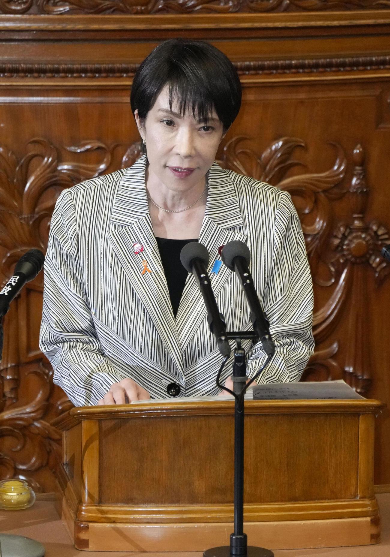 衆院本会議で答弁する高市首相（共同）