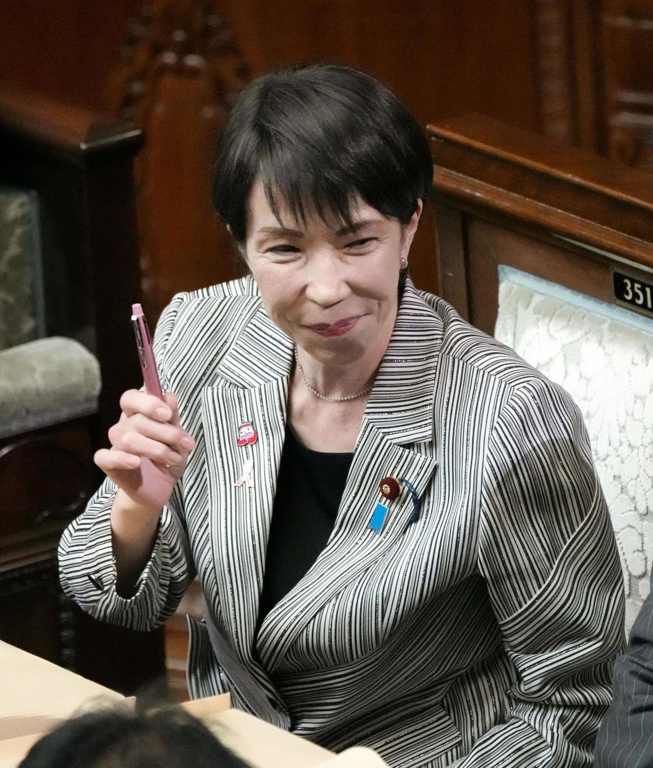 衆院本会議に臨む高市首相（共同）