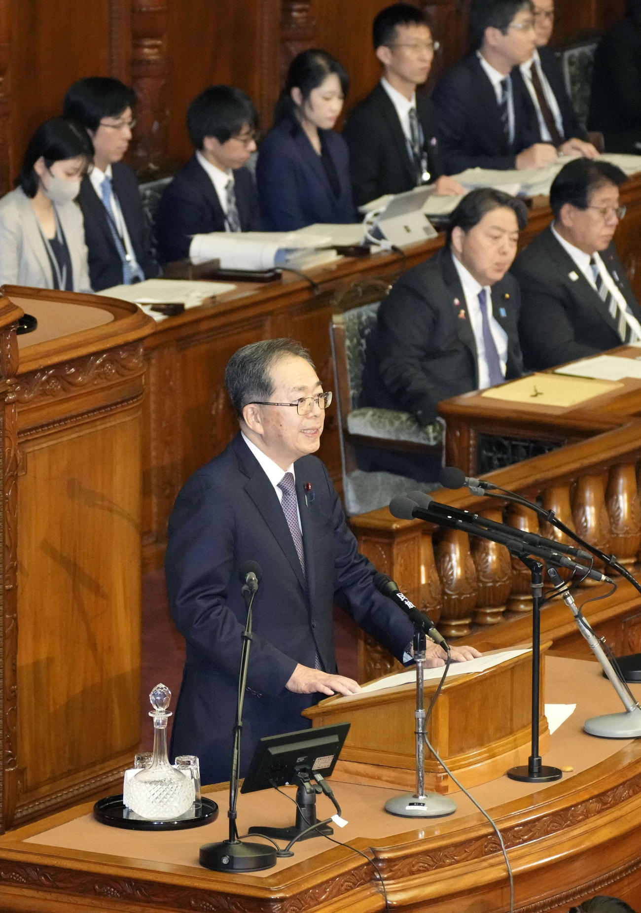 衆院本会議で代表質問する公明党の斉藤代表(共同)