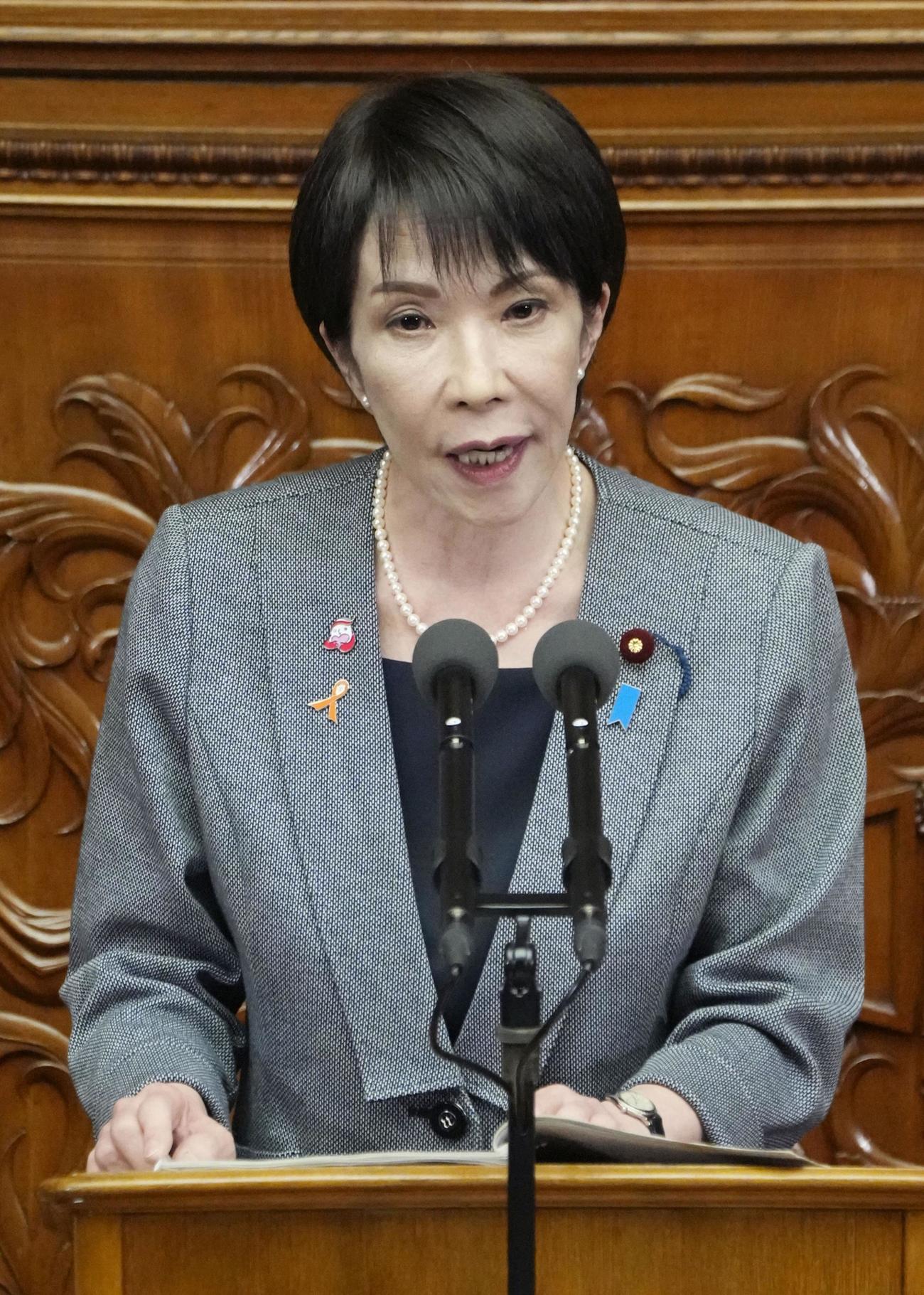 衆院本会議で答弁する高市首相(共同)