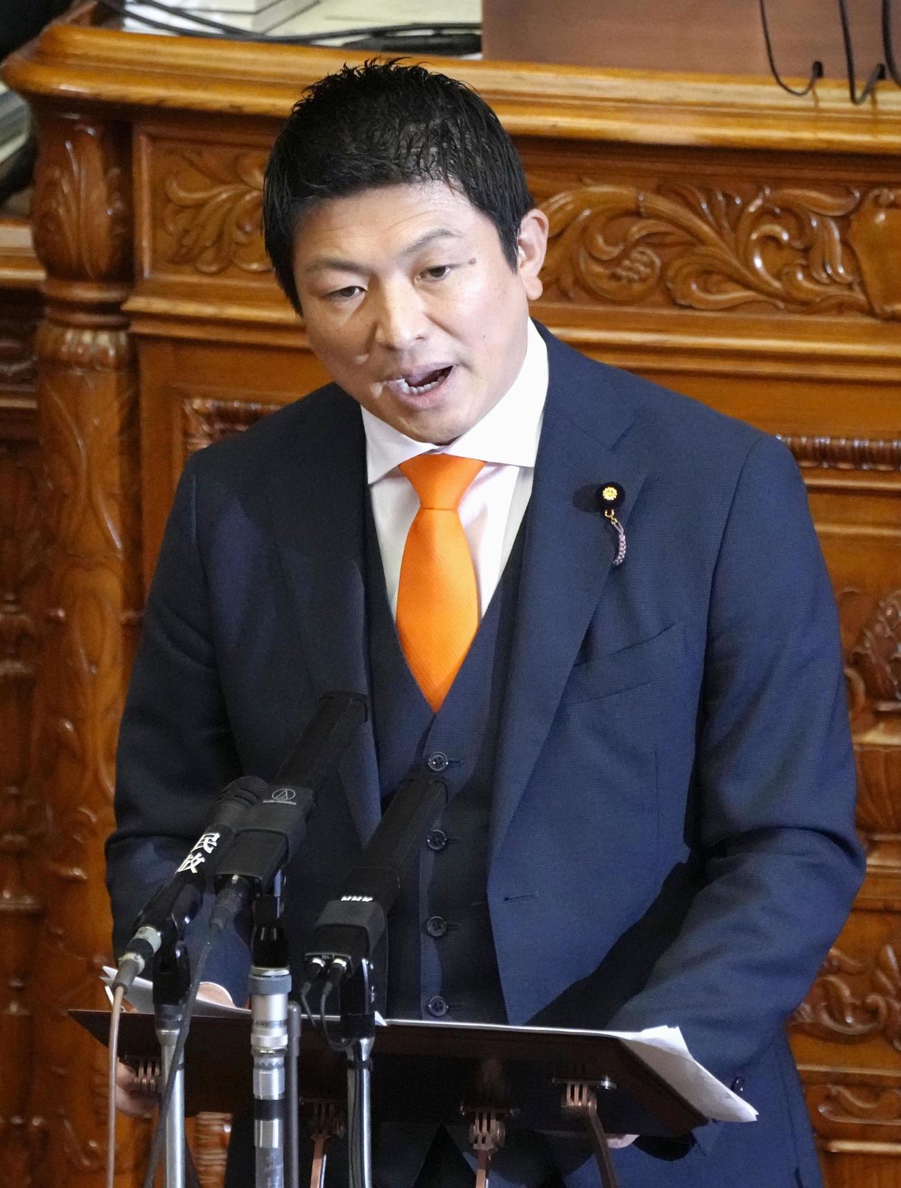参院本会議で代表質問する参政党の神谷代表（共同）