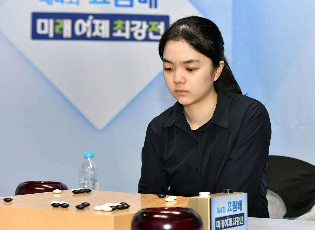 「第4期ヒョリム杯未来の女帝最強戦」で韓国棋院に移籍後、公式戦初優勝を果たした仲邑菫四段（韓国棋院提供）