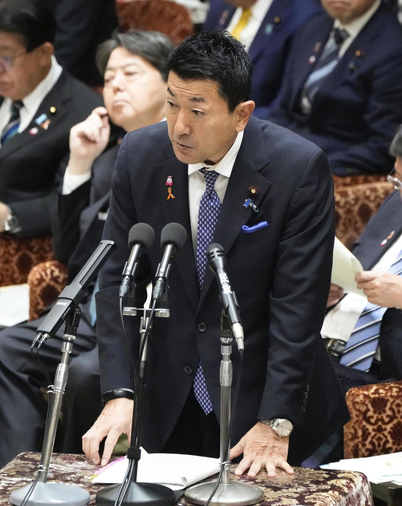 衆院予算委で答弁する赤間国家公安委員長（共同）