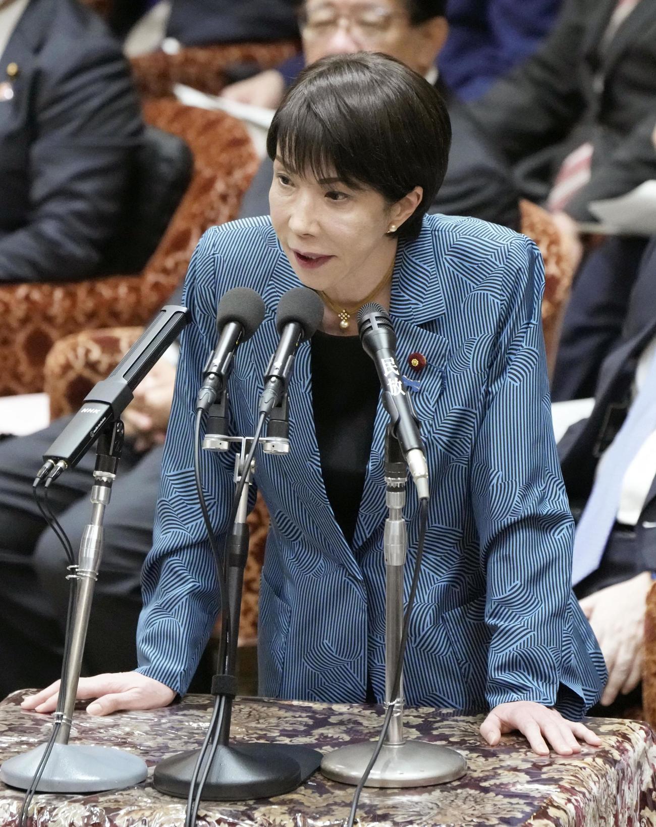衆院予算委で答弁する高市首相（共同）
