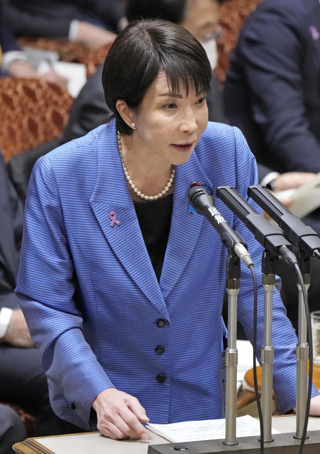 参院予算委で答弁する高市首相（共同）