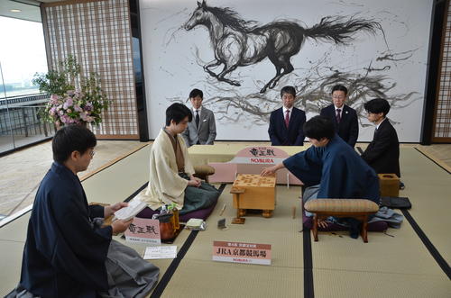 竜王戦】武豊騎手、京都競馬場で封じ手開封見守る 藤井聡太竜王vs