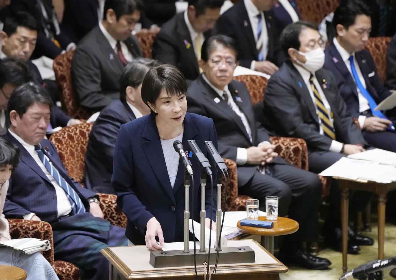 参院予算委で答弁する高市首相＝14日午前（共同）