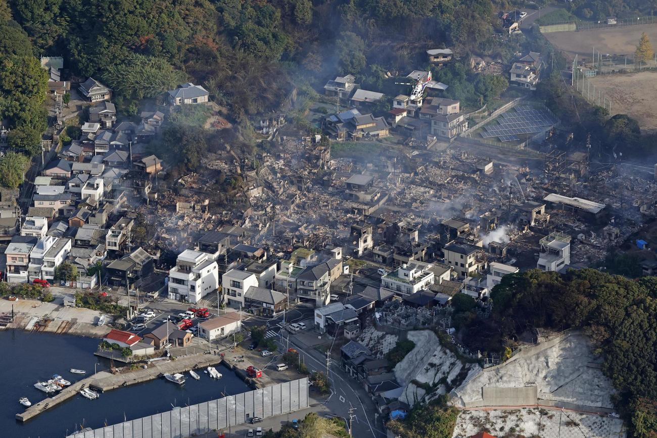 大分市佐賀関の大規模火災現場＝19日（共同）