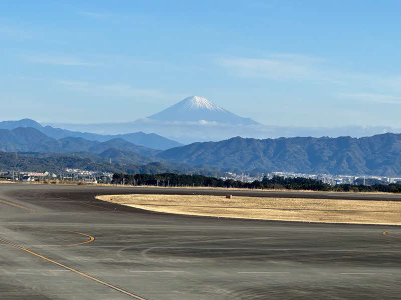 静岡空港から見た富士山（鳥海高太朗氏提供）