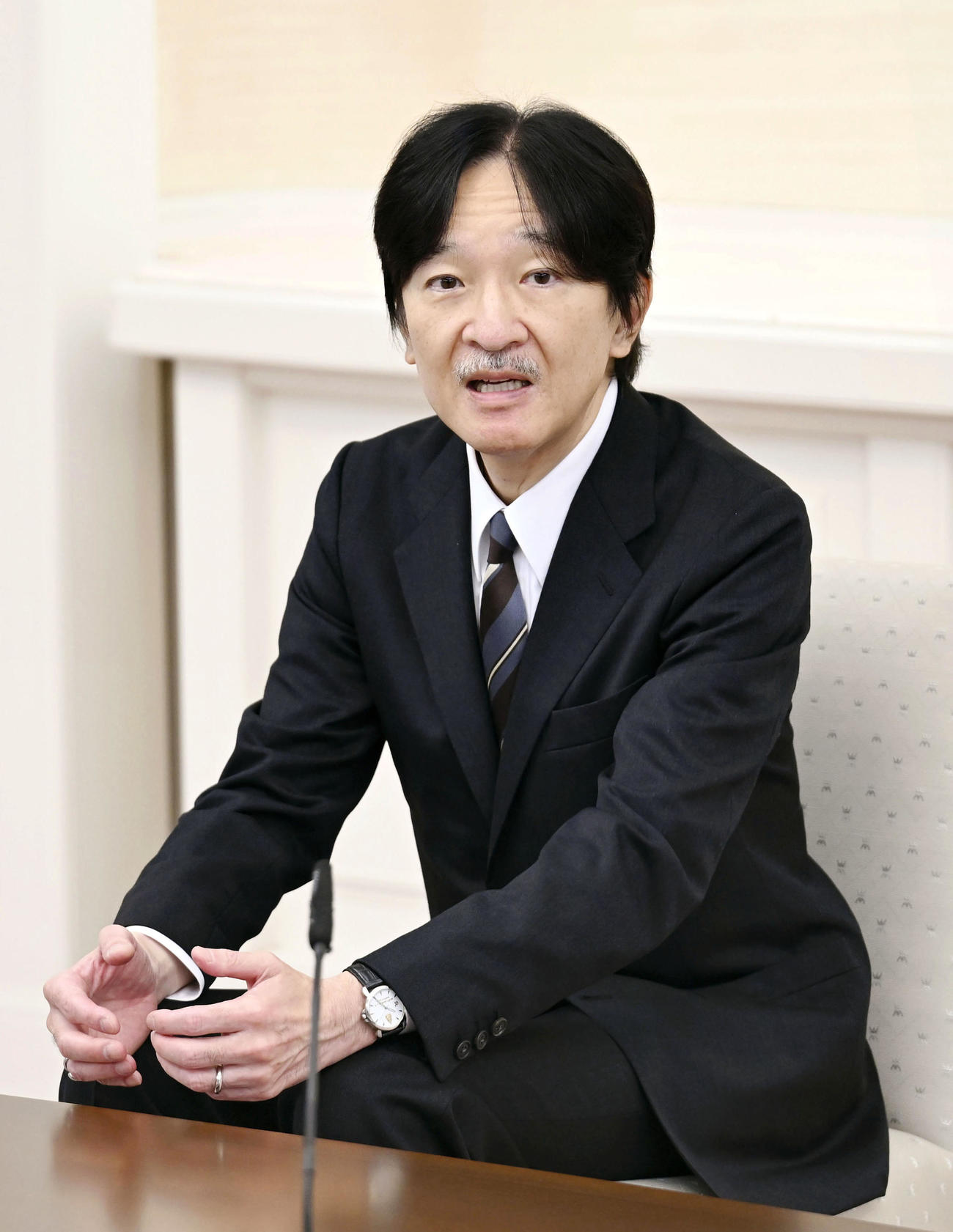 60歳の誕生日を前に記者会見される秋篠宮さま＝25日、東京・赤坂御用地の赤坂東邸（代表撮影）