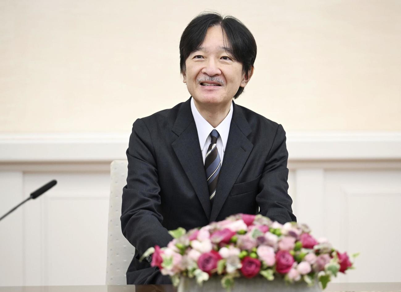 60歳の誕生日を前に記者会見される秋篠宮さま＝25日、東京・赤坂御用地の赤坂東邸（代表撮影）