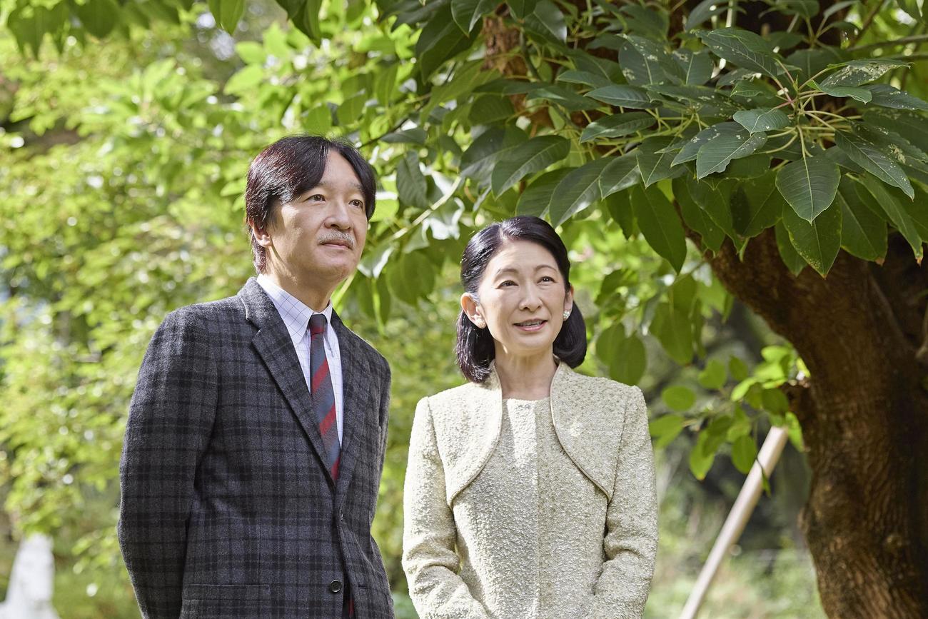 60歳の誕生日を迎えられた秋篠宮さまと紀子さま（宮内庁提供）(共同)