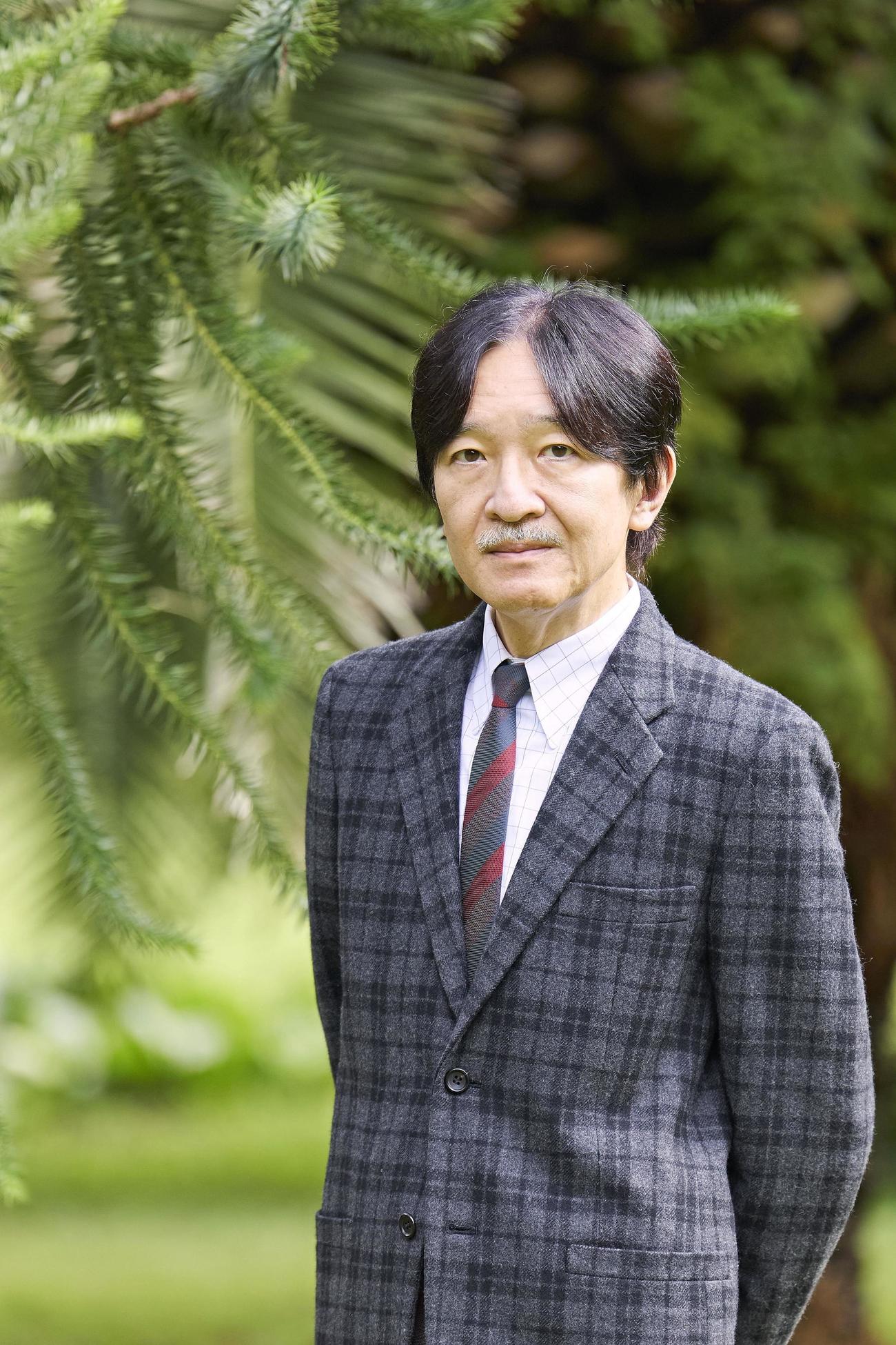60歳の誕生日を迎えられた秋篠宮さま＝1日、東京・赤坂御用地（宮内庁提供）(共同)