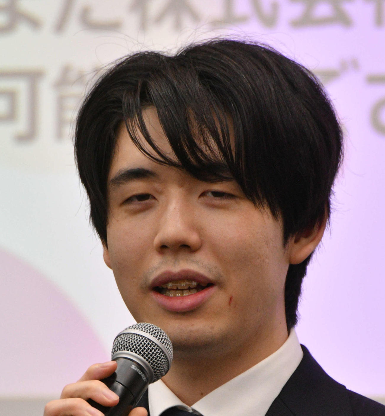 藤井聡太6冠（2025年11月撮影）