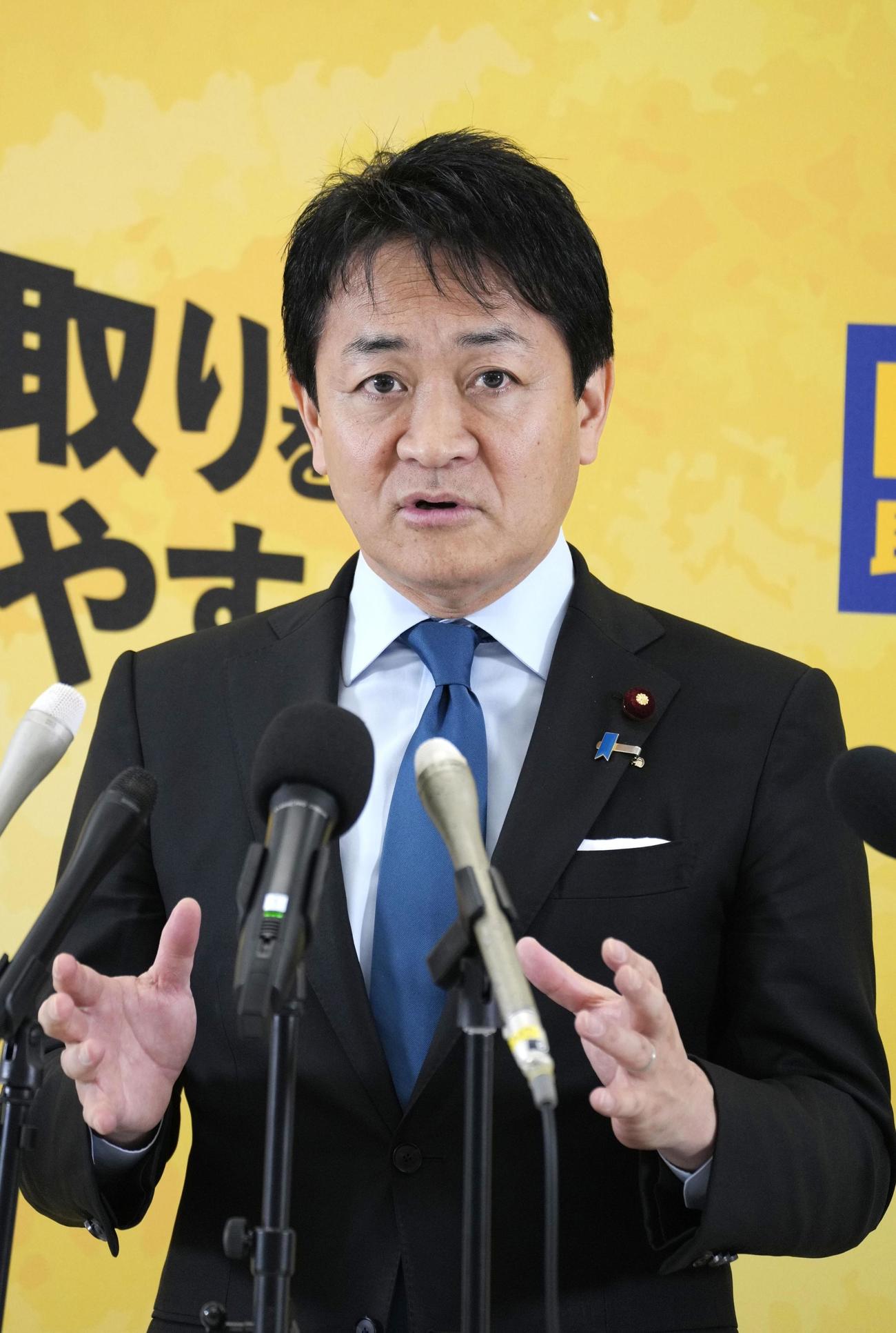 記者会見する国民民主党の玉木代表＝2日午前、国会（共同）