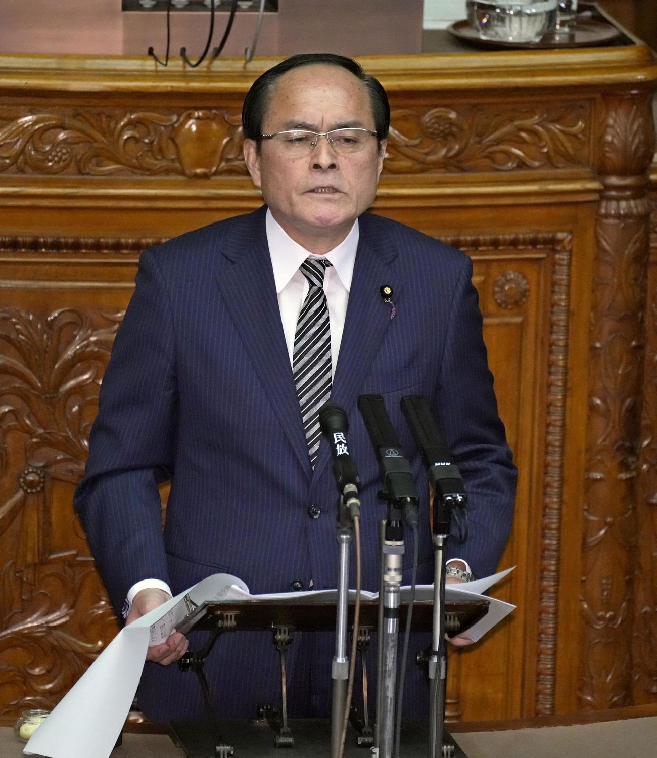参院本会議で質問する立憲民主党の吉田忠智氏＝3日午前（共同）