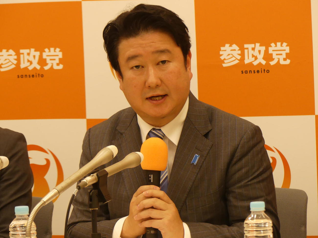参政党にスタッフとして入ることを発表する和田政宗・元参院議員（撮影・中山知子）