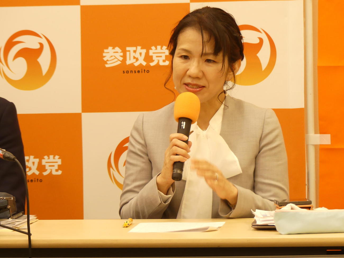 参政党の記者会見で発言する豊田真由子氏（撮影・中山知子）