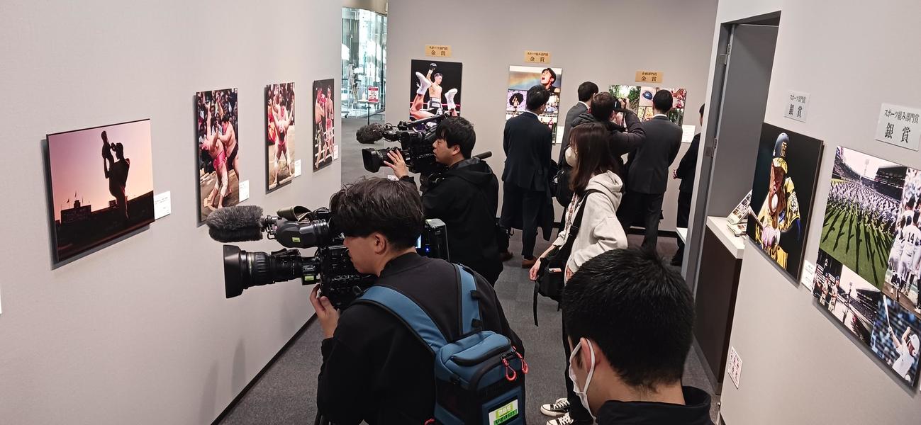 5日から開催となった2025年関西写真記者協会報道展・大阪展（撮影・宮崎幸一)