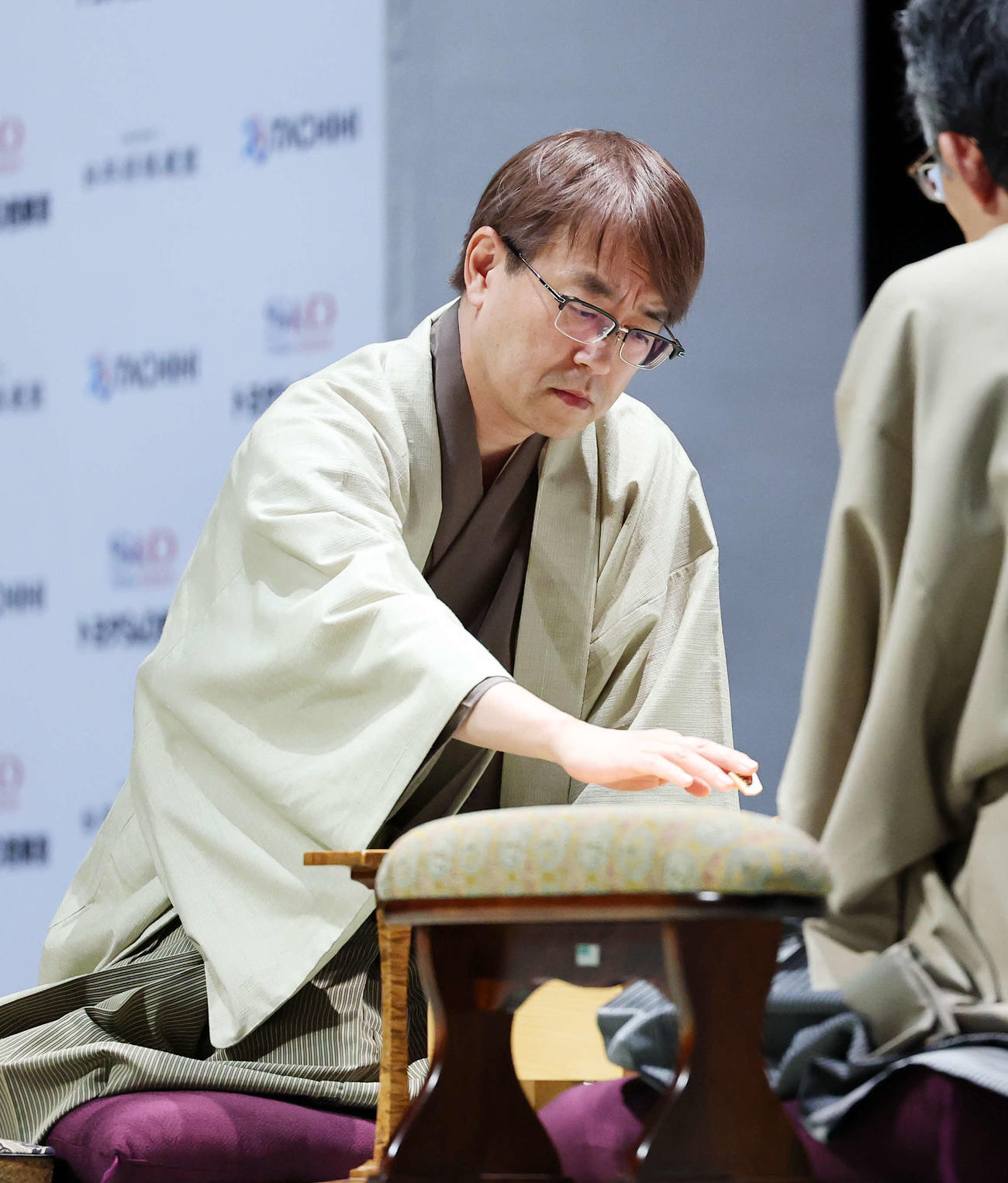 準決勝に臨む羽生九段（撮影・鈴木正人）