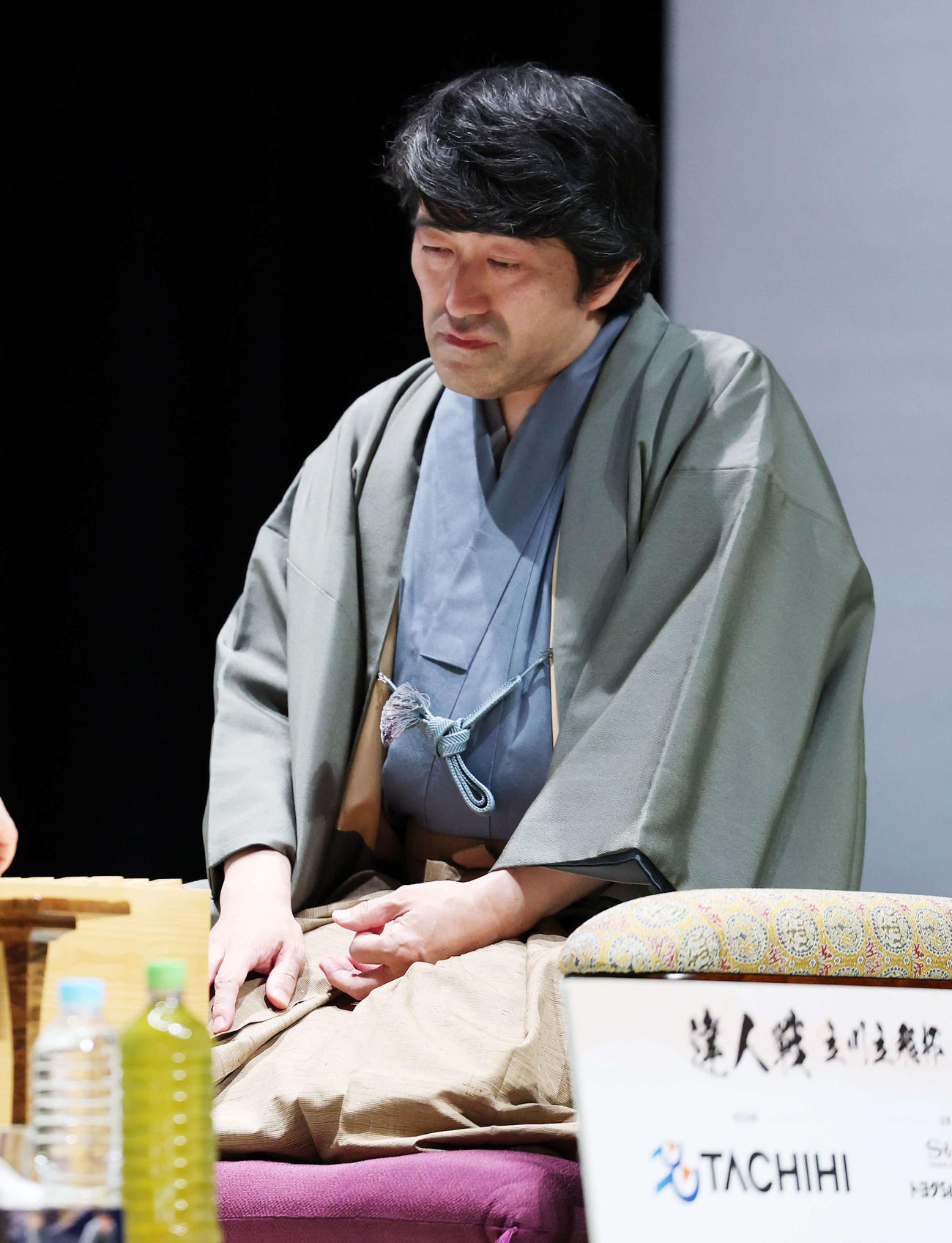 決勝に臨む森内九段（撮影・鈴木正人）