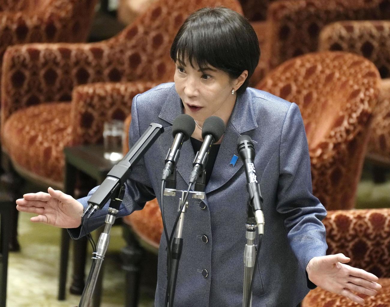 衆院予算委で答弁する高市首相（共同）