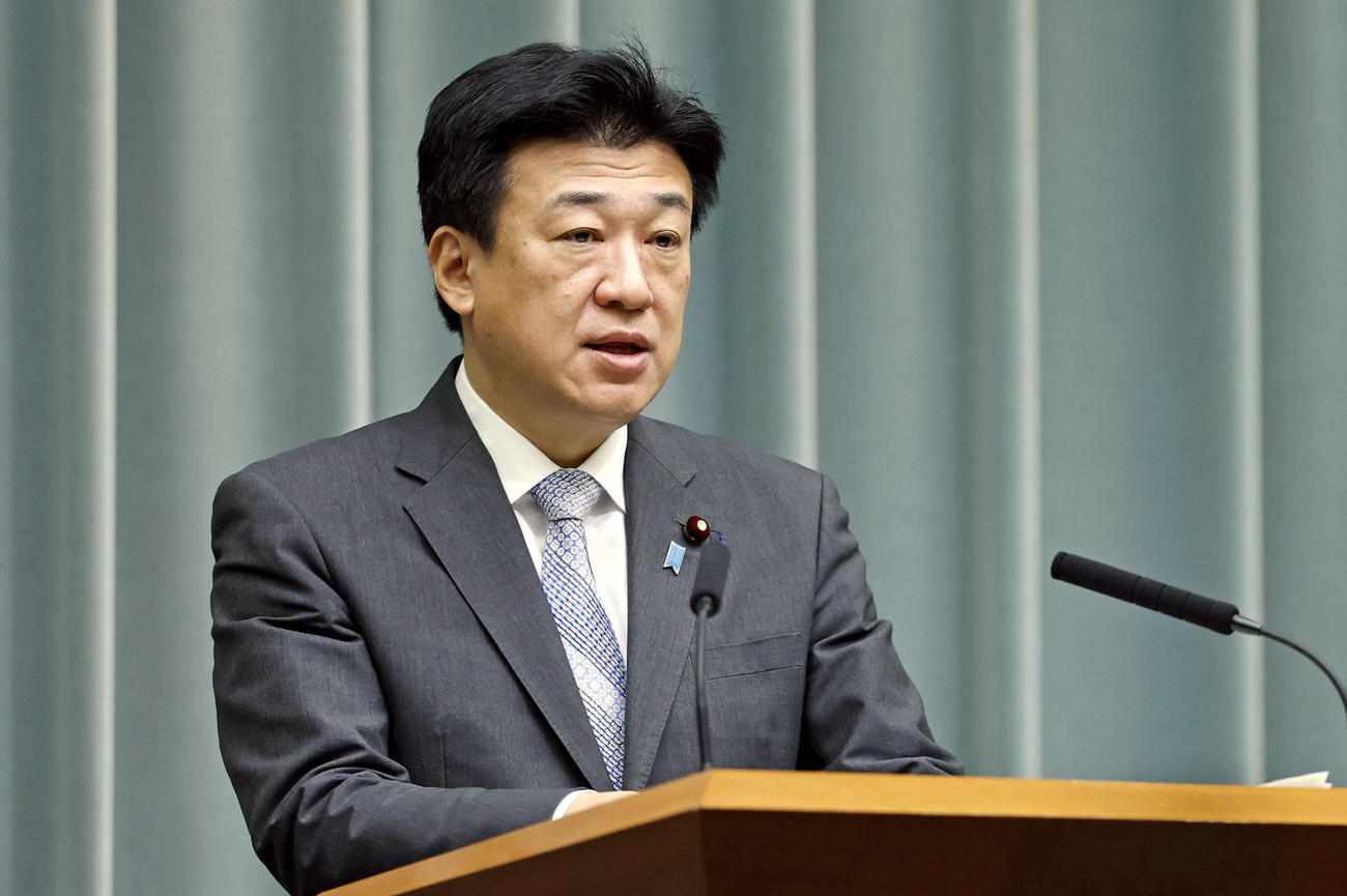 記者会見する木原官房長官＝12日午前、首相官邸（共同）
