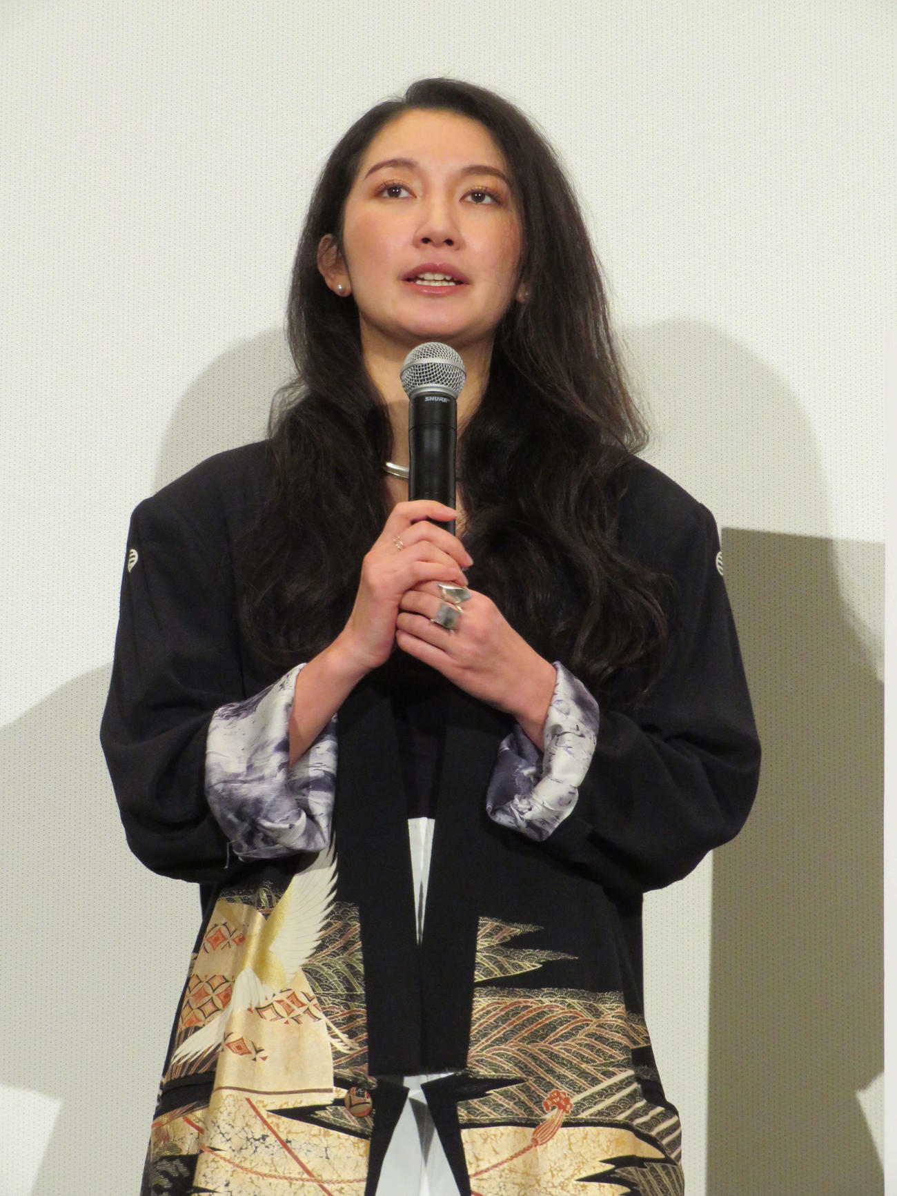 映画「Black Box Diaries」公開記念舞台あいさつに登壇したの伊藤詩織監督（撮影・村上幸将）