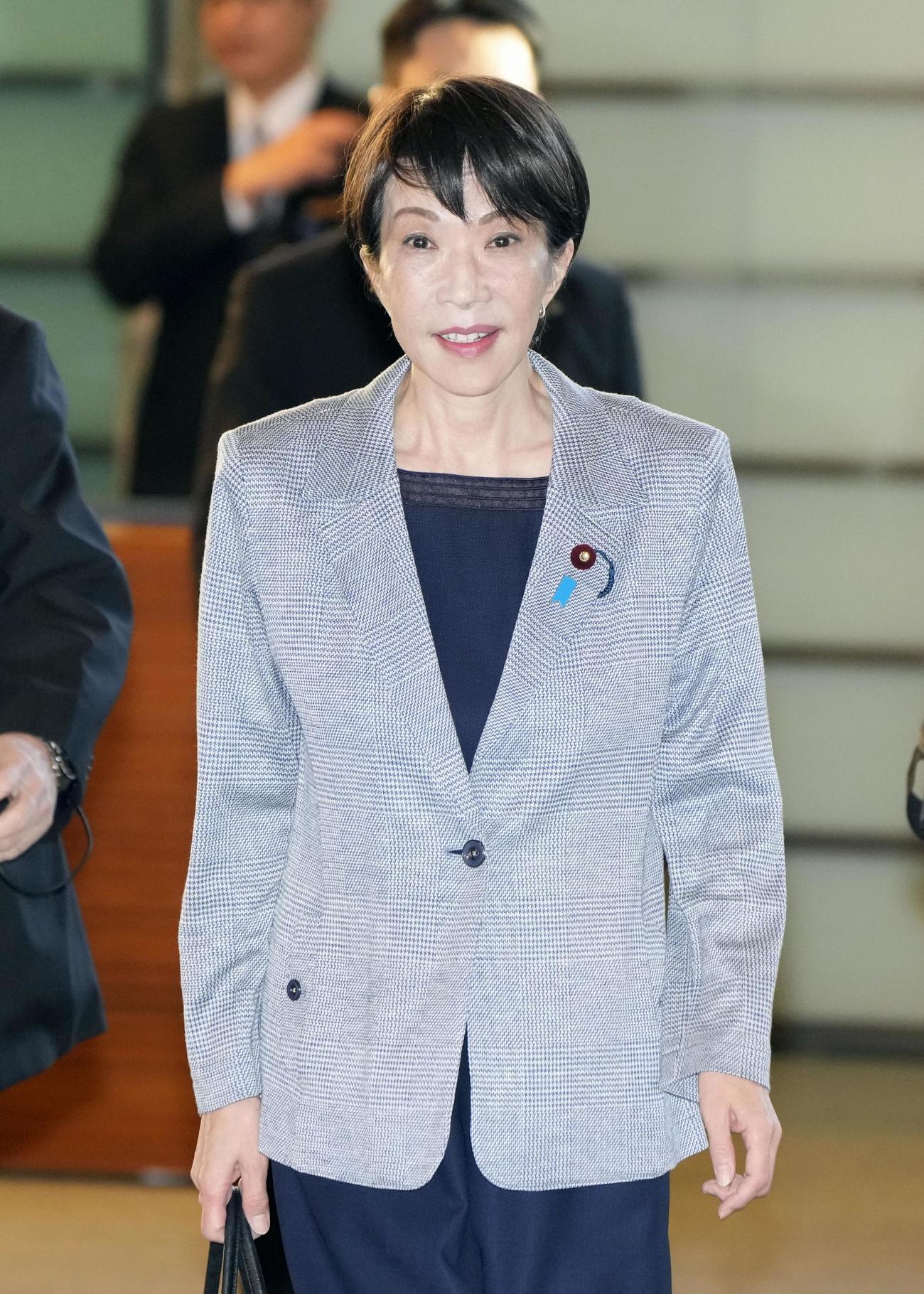 首相官邸に入る高市首相（共同）