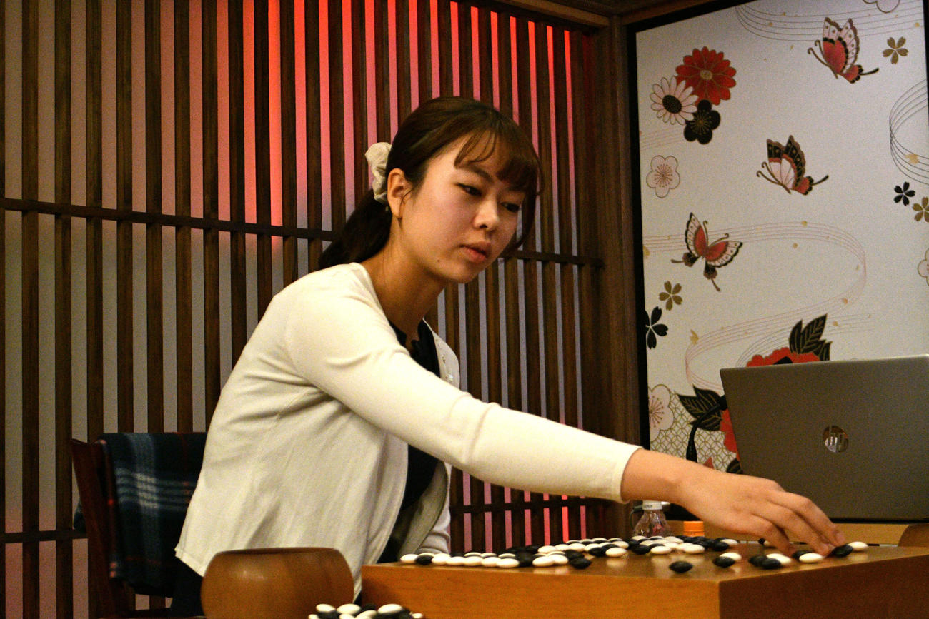 茂呂有紗三段を下して女流棋聖戦の挑戦権を獲得した上野愛咲美女流名人