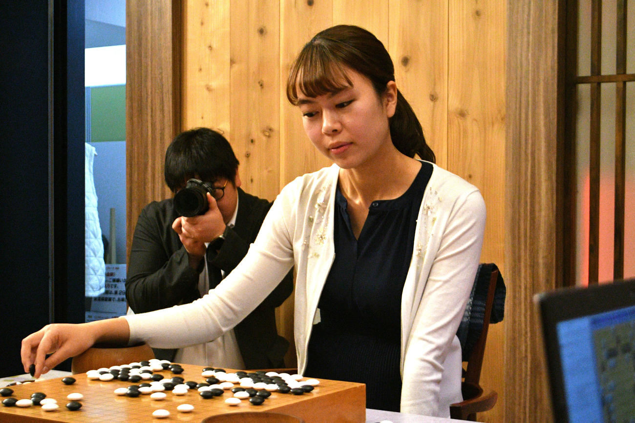 茂呂有紗三段を下して女流棋聖戦の挑戦権を獲得した上野愛咲美女流名人