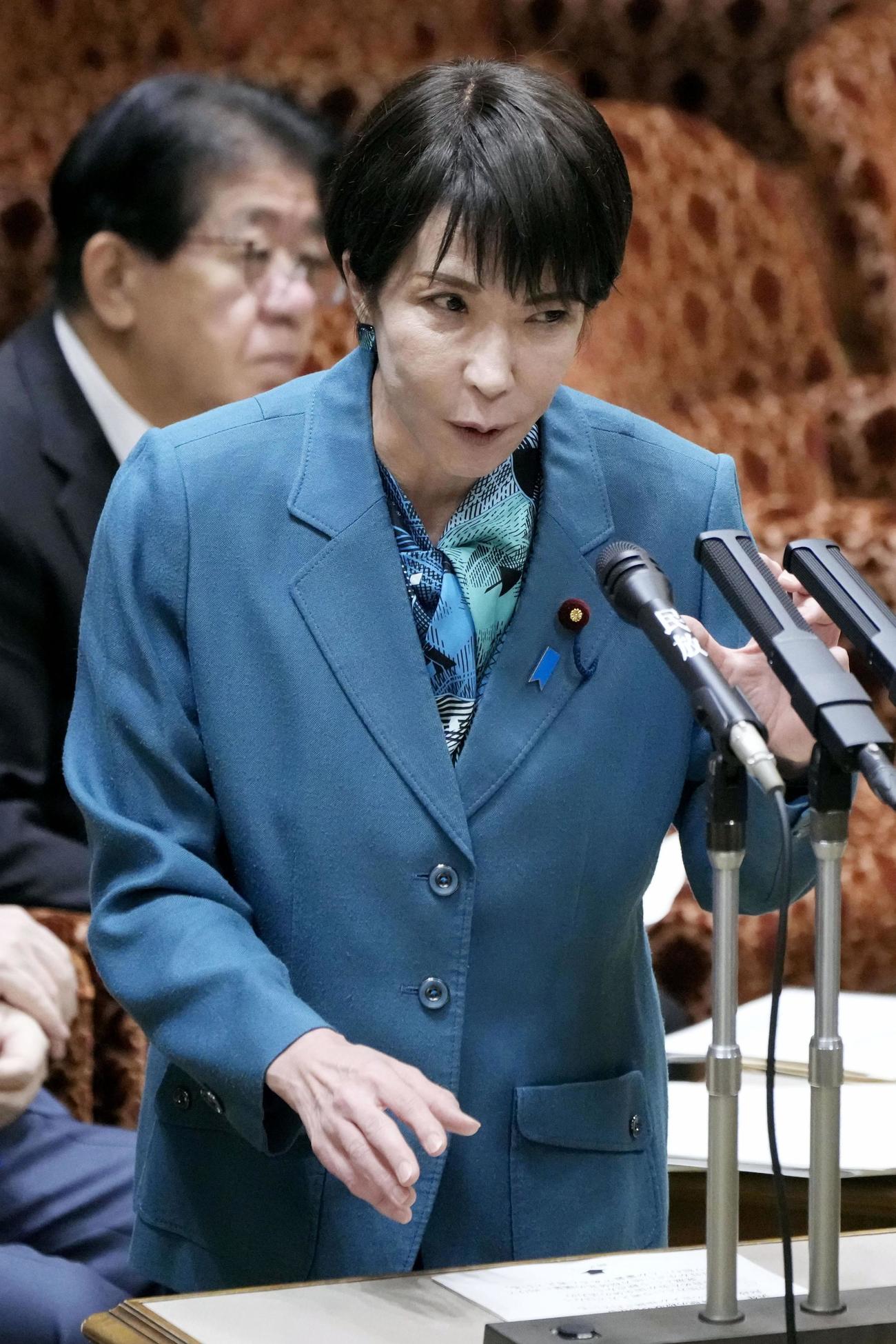 参院予算委の集中審議で答弁する高市首相（共同）