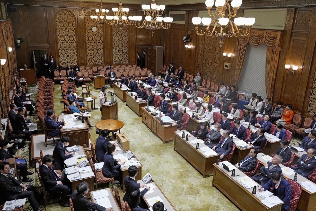 集中審議を実施した参院予算委（共同）