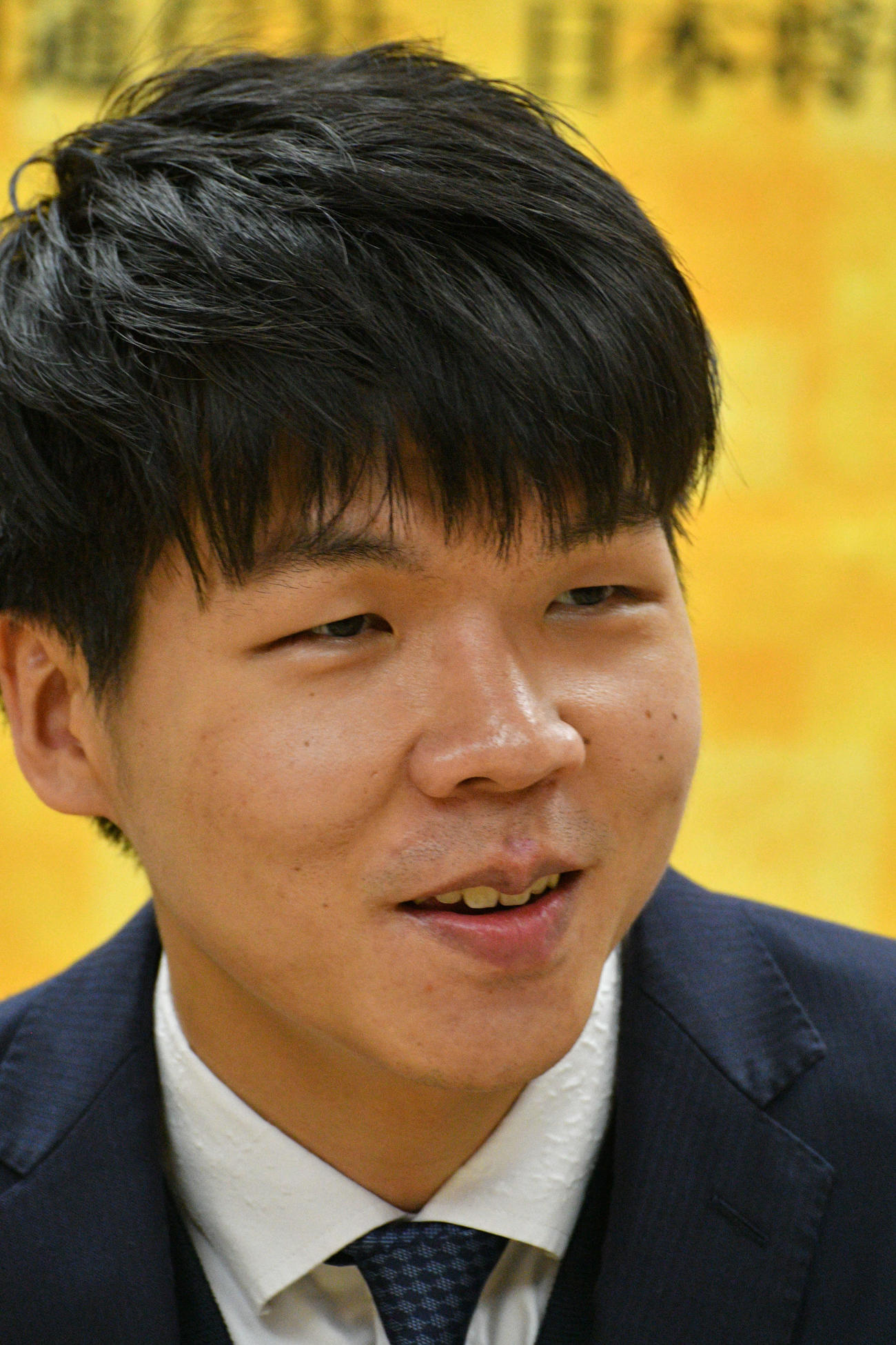 2年連続2回目の挑戦権を獲得して会見に応じる増田康宏八段