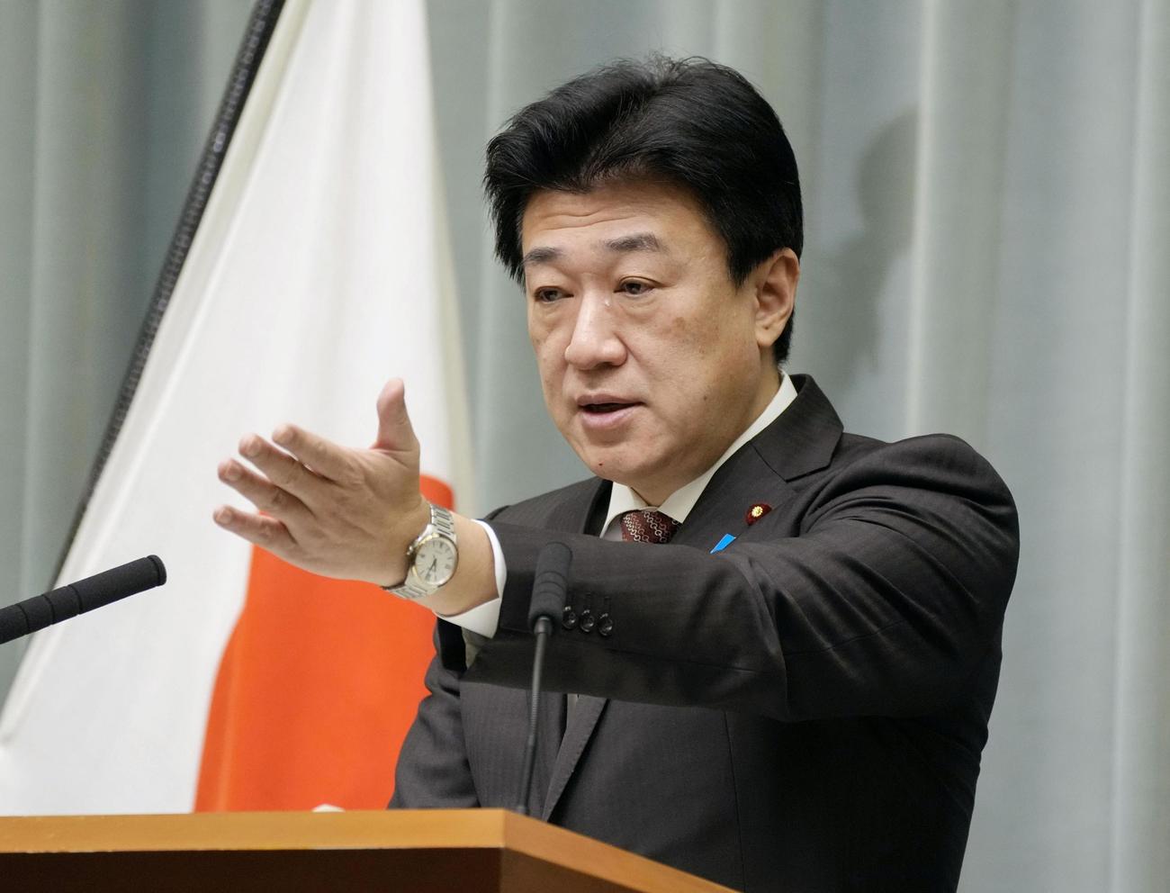 記者会見する木原官房長官＝19日午前、首相官邸(共同)