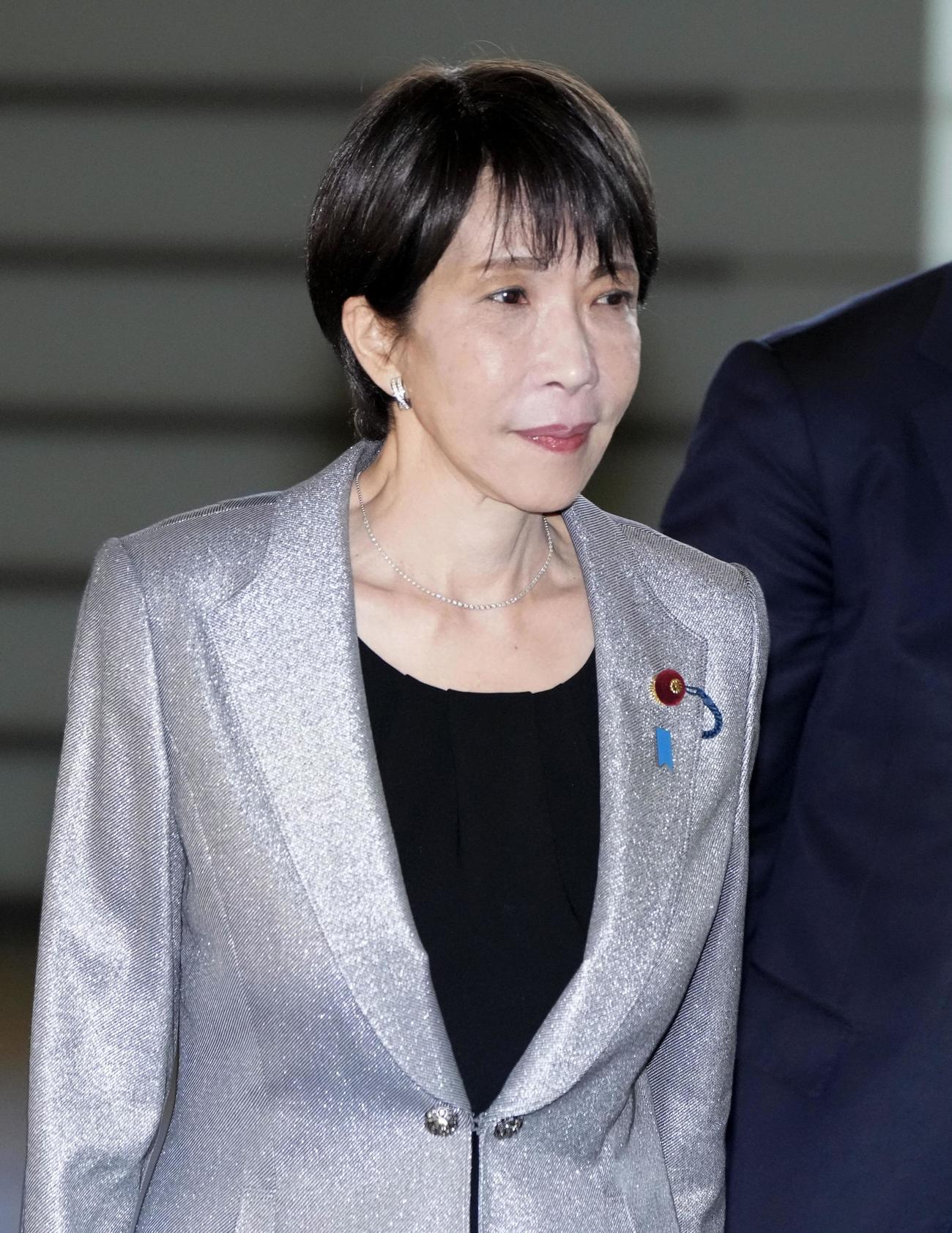 首相官邸に入る高市首相（共同）