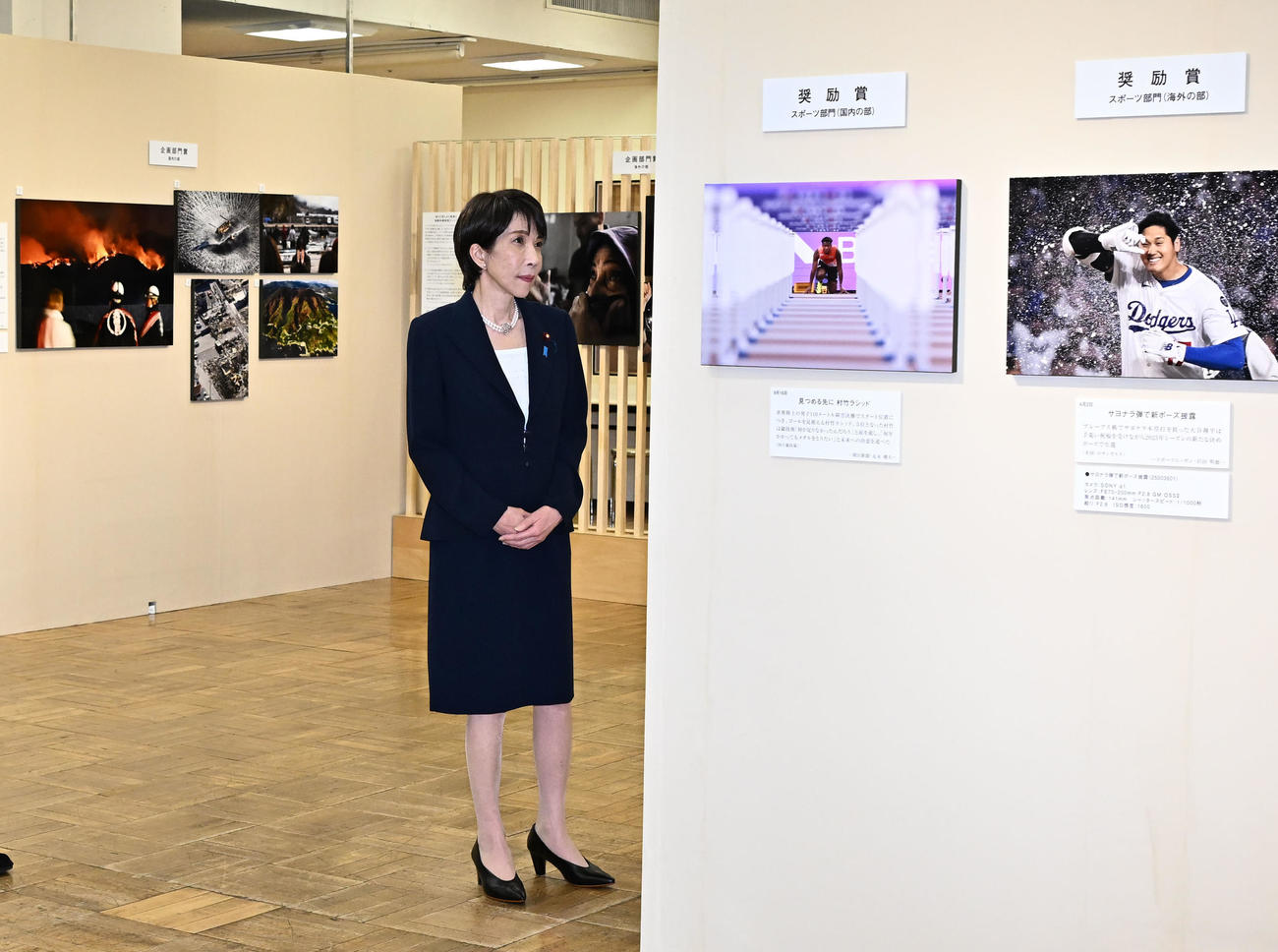 「2025年報道写真展」に訪れた高市首相（撮影・千葉一成）