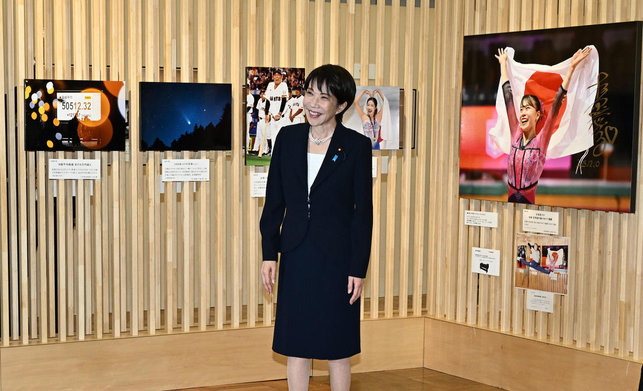 「2025年報道写真展」に訪れた高市首相（撮影・千葉一成）
