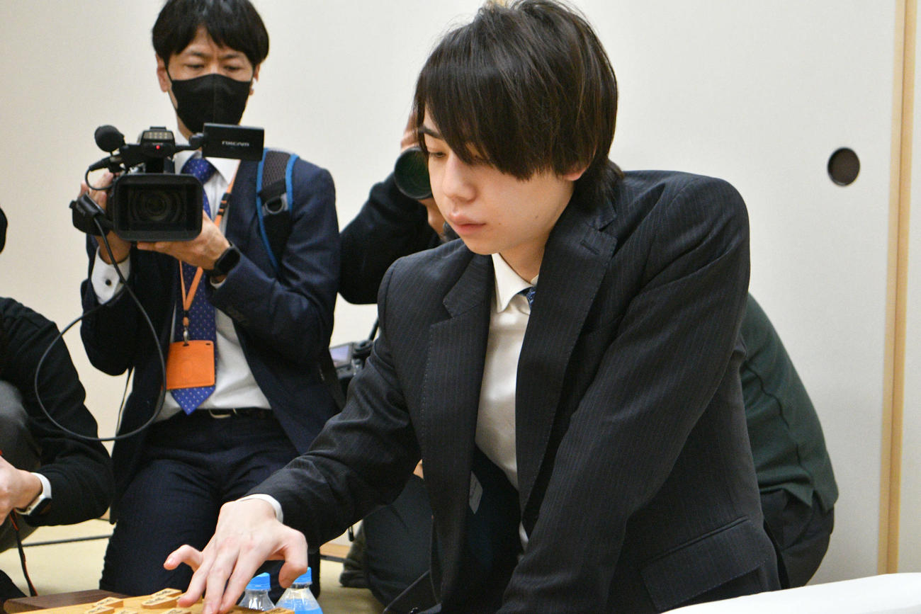 注目の大一番で伊藤沙恵女流四段を下して初参加の王戦で挑戦者決定リーグ入りを決めた齊籐優希四段