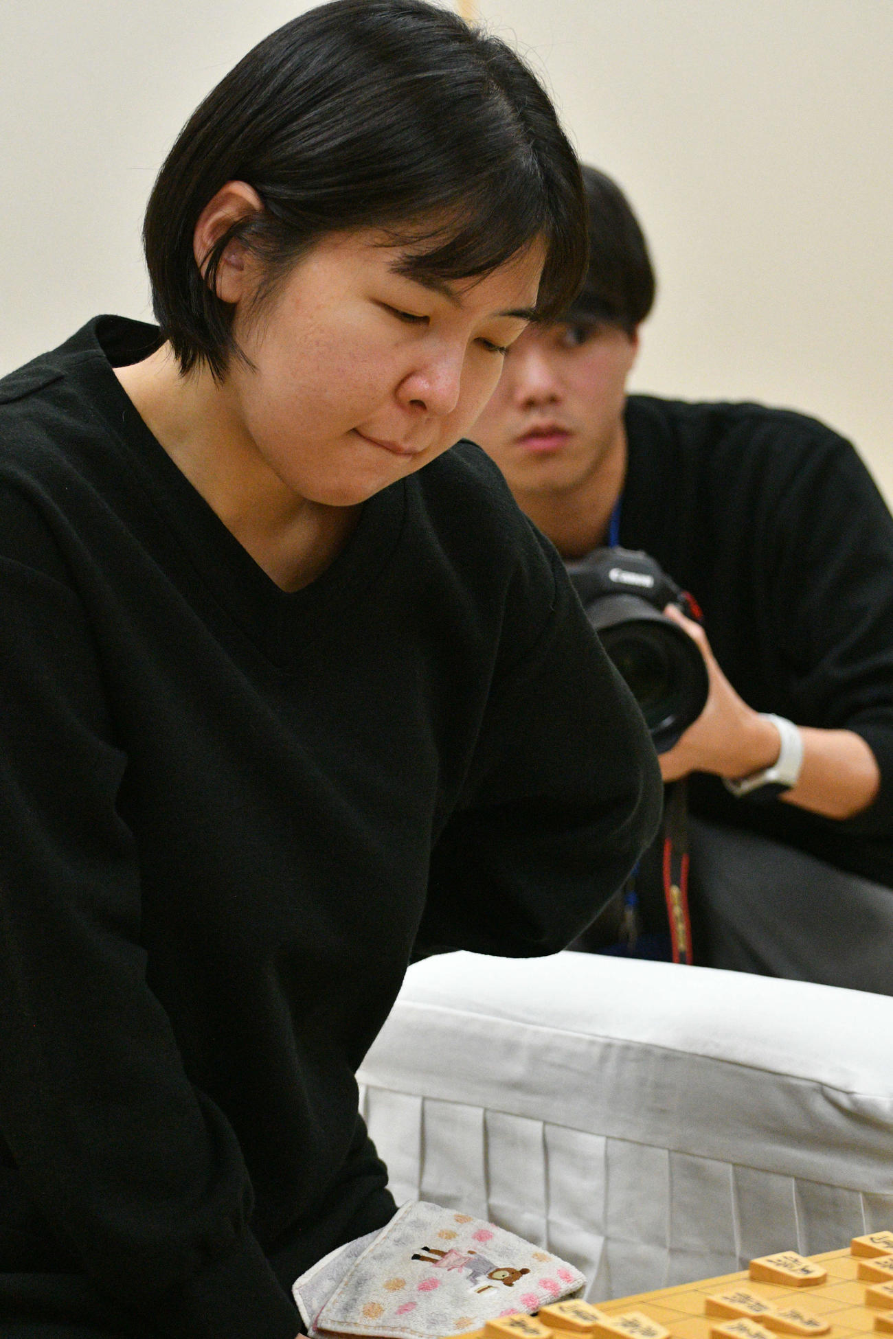 予選決勝で齊籐優希四段に敗れて女性初の挑戦者決定リーグ入りと棋士編入試験の受験資格獲得のダブル快挙を逃した伊藤沙恵女流四段