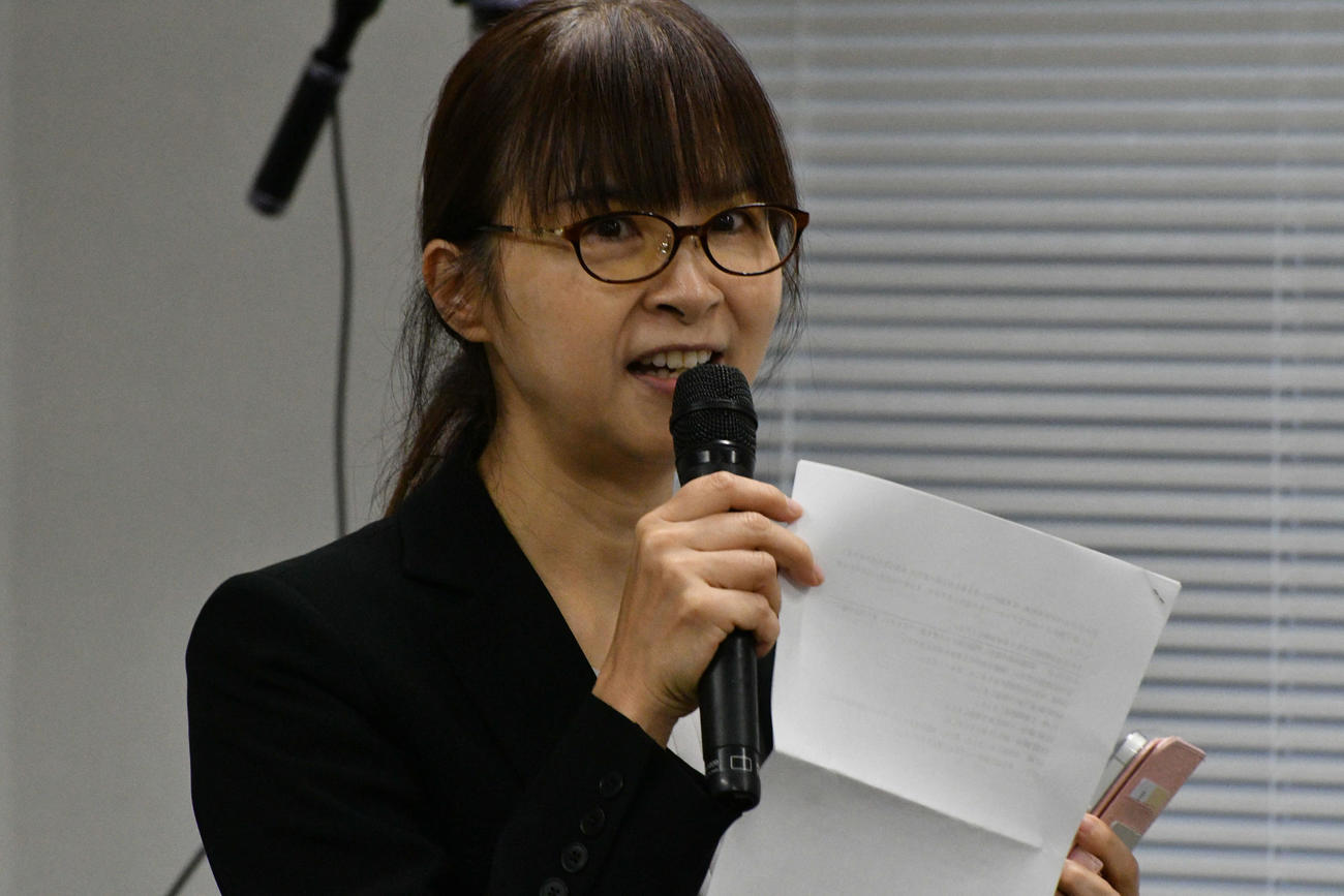詰碁王決定戦の東京会場でルール説明を行う吉原由香里六段